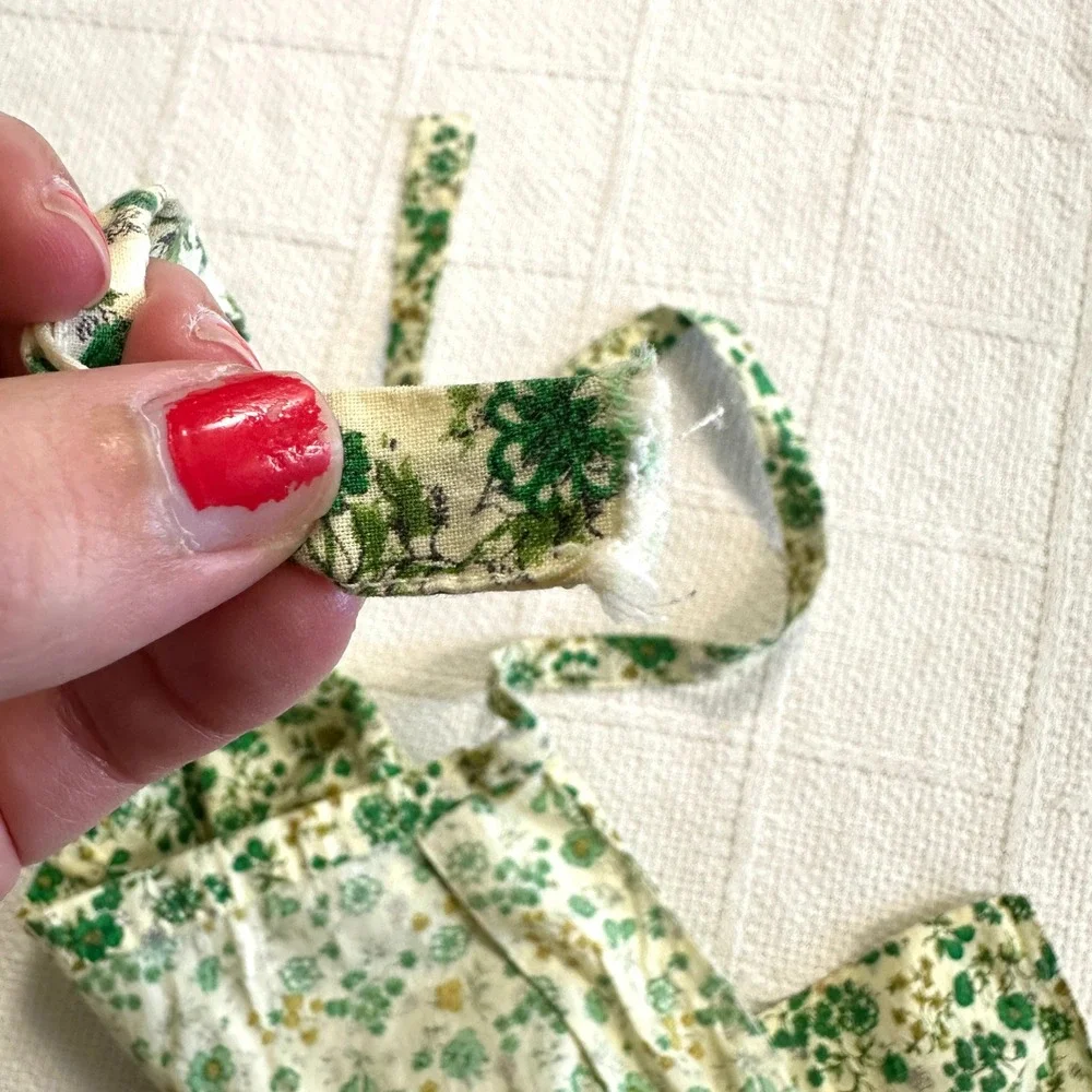 VTG‎ 70s Cottagecore Floral Apron Green Prairie Tie Waist Handmade